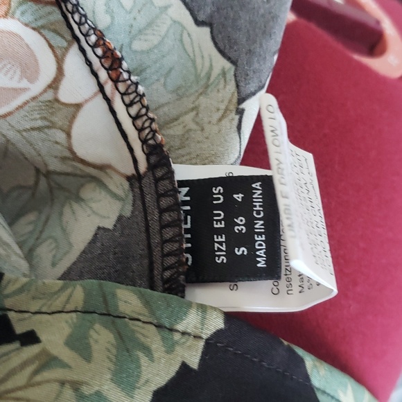 Floral Tank nwot - Picture 6 of 6